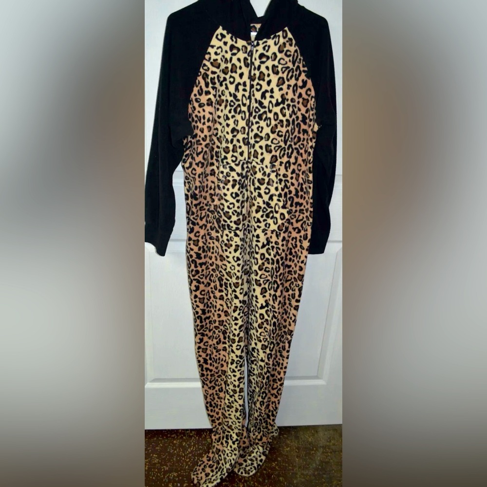French Jenny Women's One-Piece Hooded & Footed Pajamas Leopard Print Cat Size S